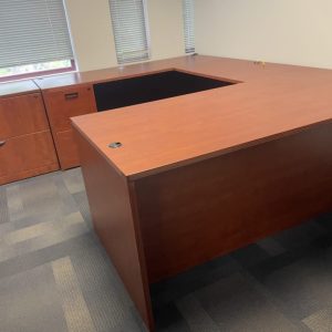 U shape desk in chery color - Image 1