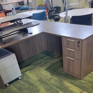wallnut clor desk - Image 3